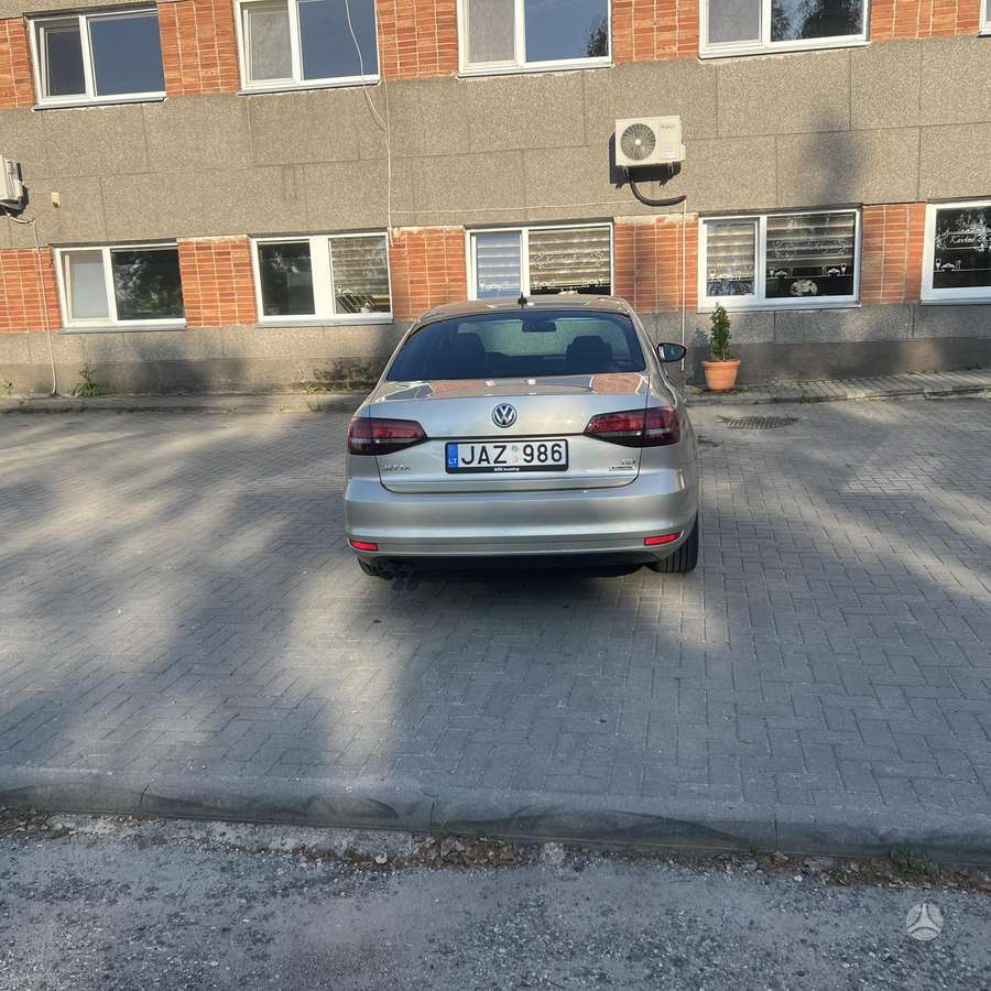 Volkswagen Jetta - 7