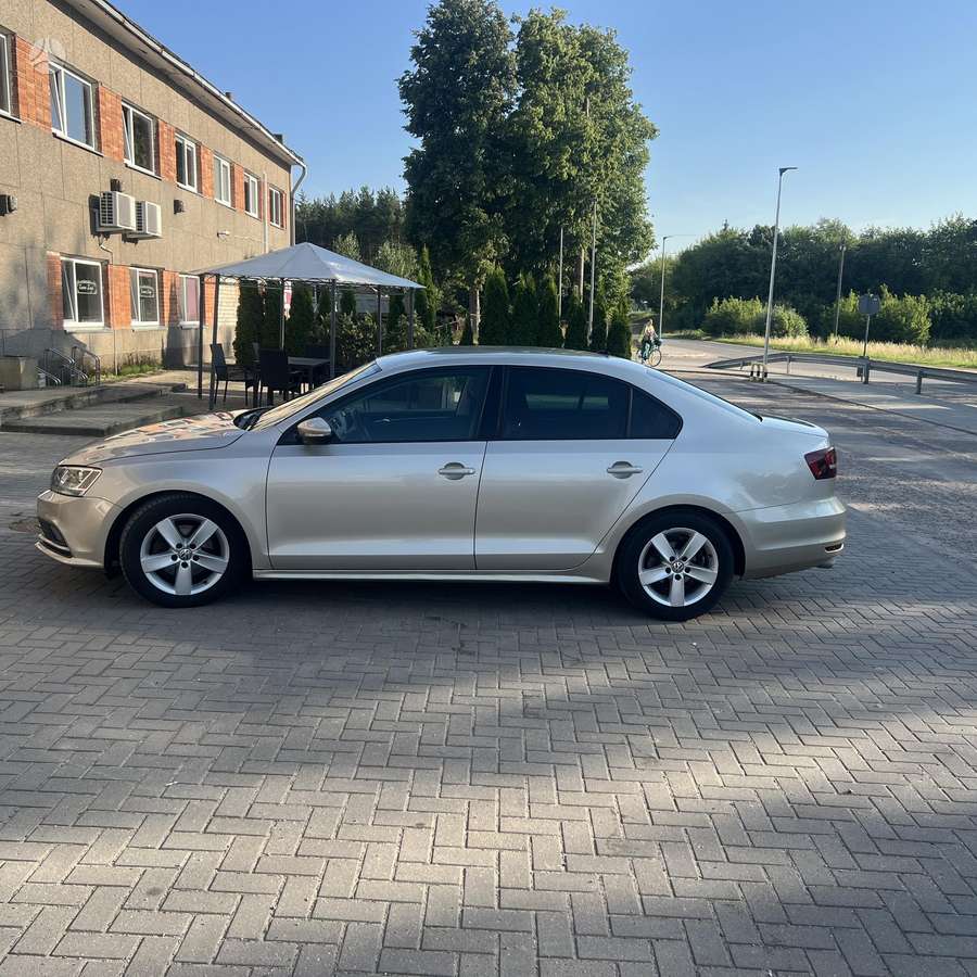 Volkswagen Jetta - 8