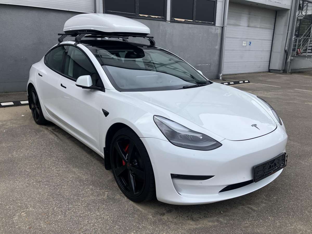 Tesla Model 3, saloon / sedan