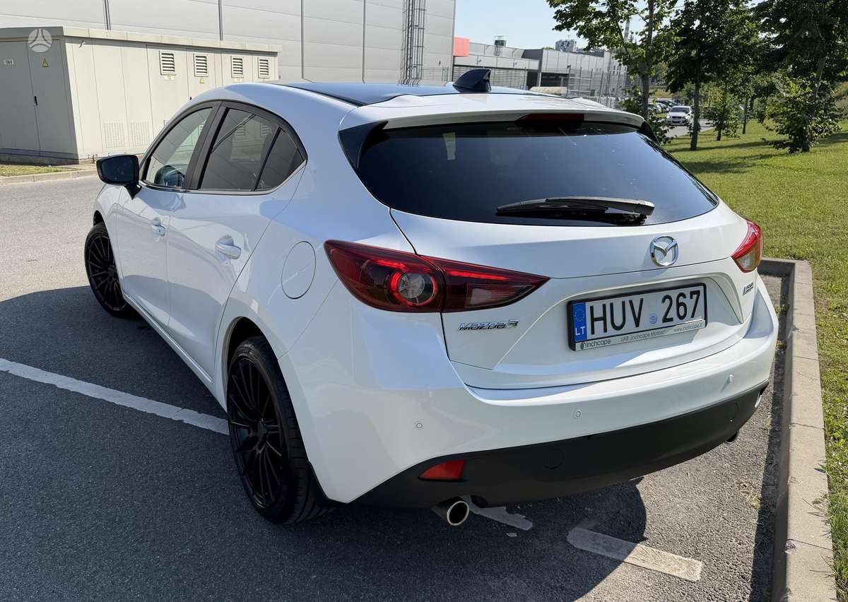 Mazda 3, 2.0 l., Хэтчбек