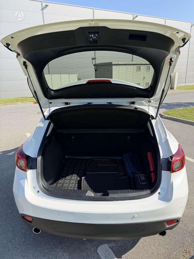 Mazda 3, 2.0 l., Хэтчбек