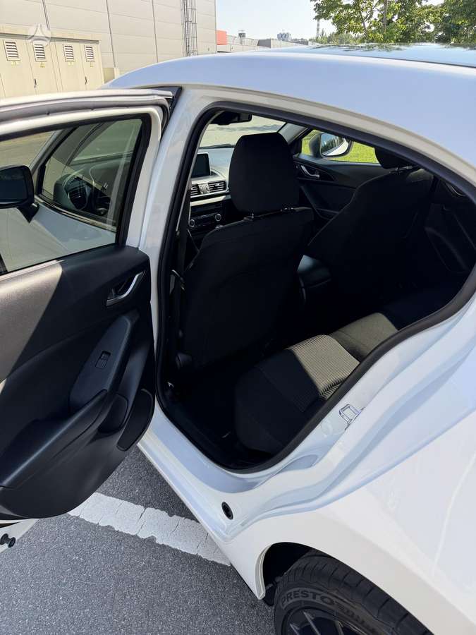 Mazda 3, 2.0 l., Хэтчбек