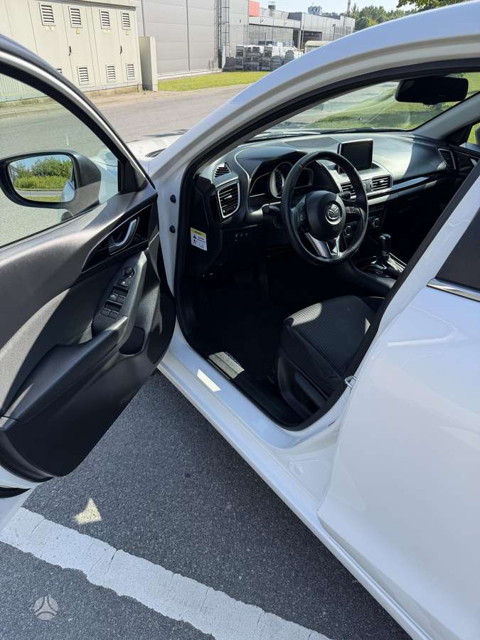 Mazda 3, 2.0 l., Хэтчбек