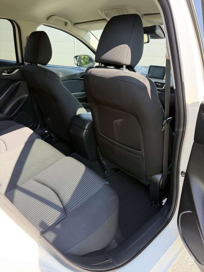 Mazda 3, 2.0 l., Хэтчбек