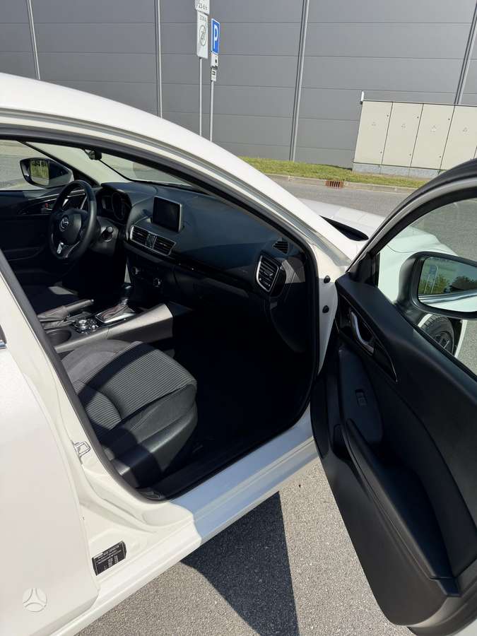 Mazda 3, 2.0 l., Хэтчбек