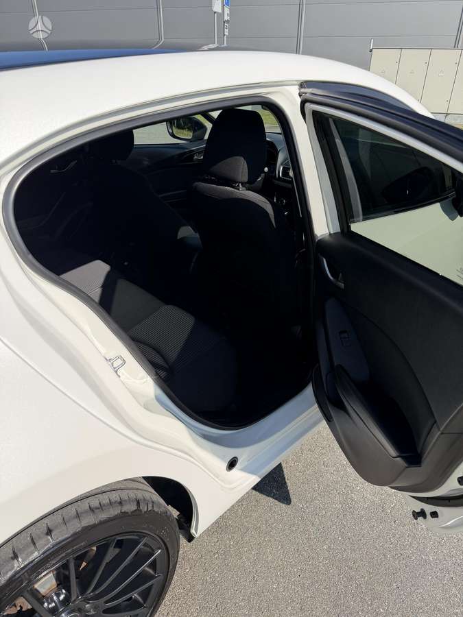 Mazda 3, 2.0 l., Хэтчбек