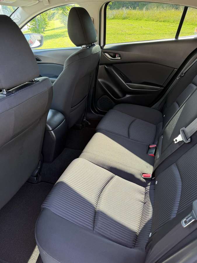Mazda 3, 2.0 l., Хэтчбек