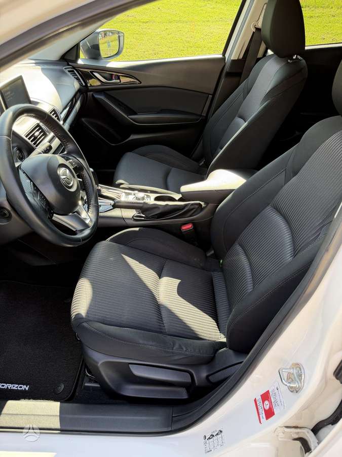 Mazda 3, 2.0 l., Хэтчбек