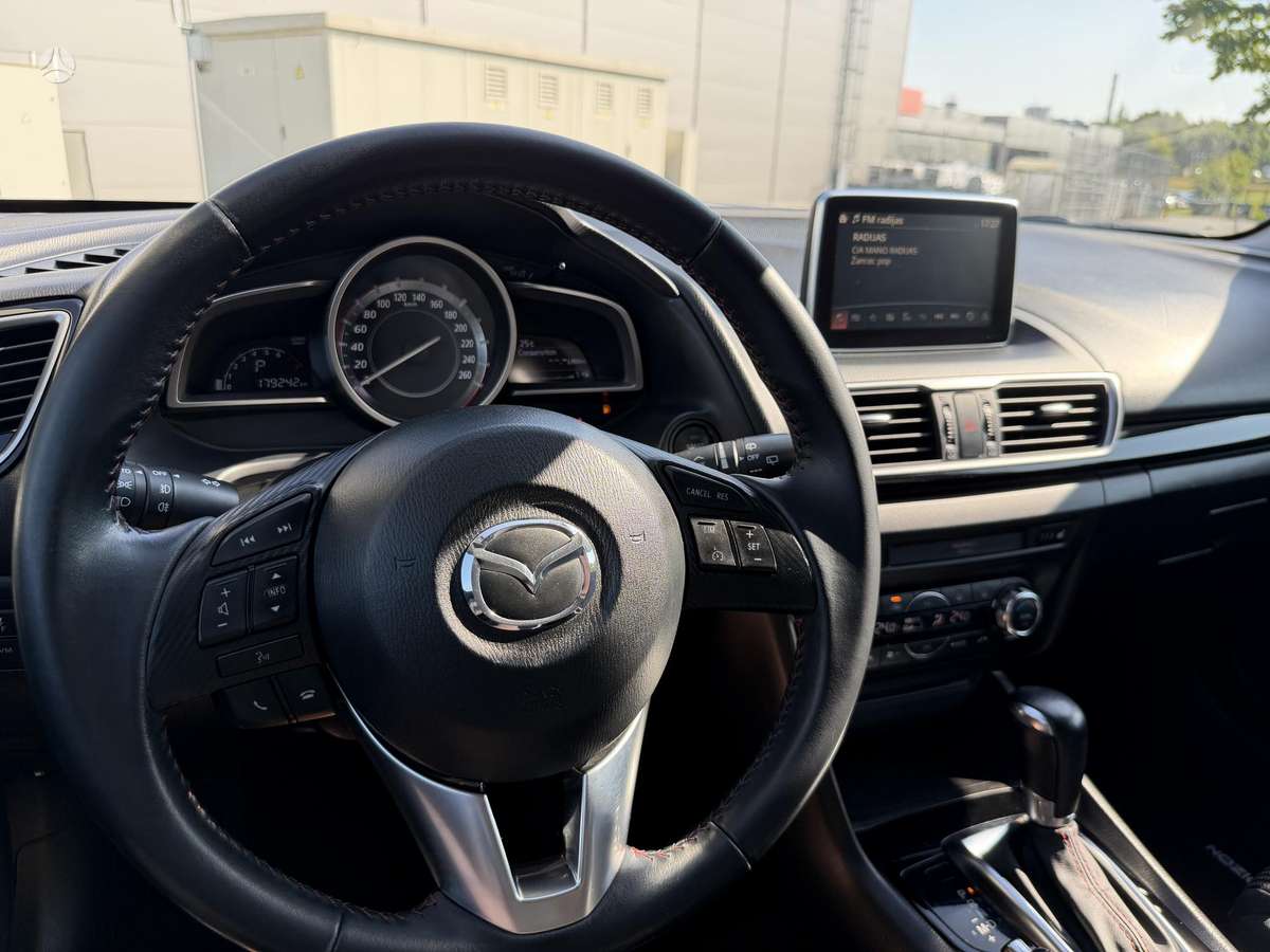 Mazda 3, 2.0 l., Хэтчбек