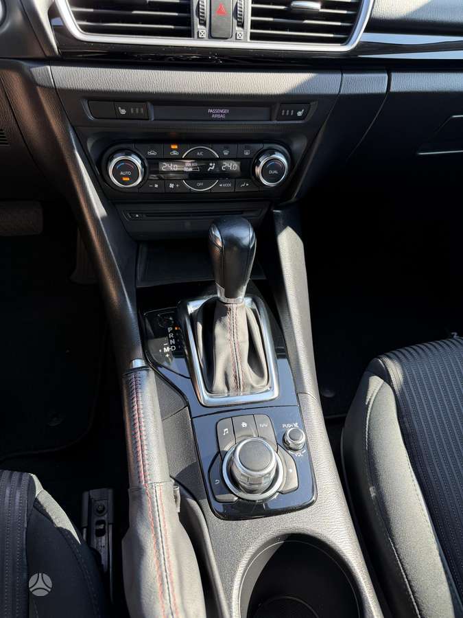 Mazda 3, 2.0 l., Хэтчбек