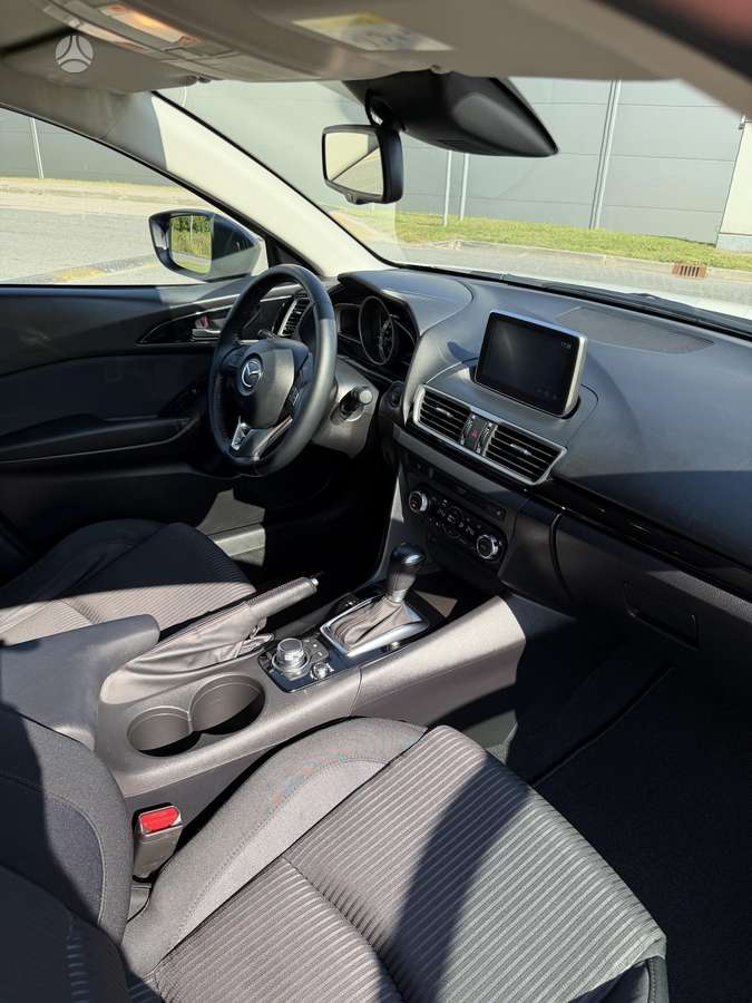 Mazda 3, 2.0 l., Хэтчбек