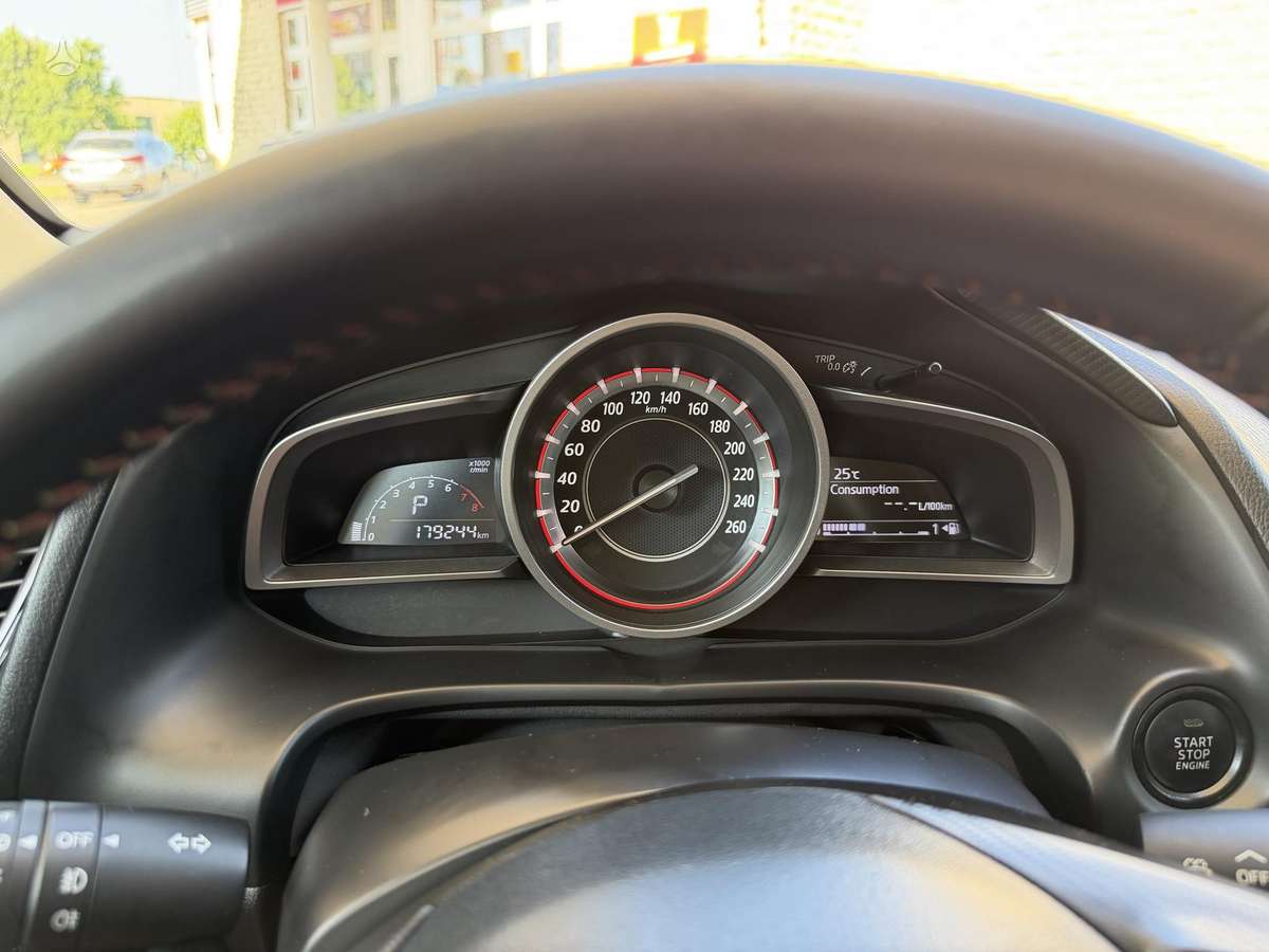 Mazda 3, 2.0 l., Хэтчбек