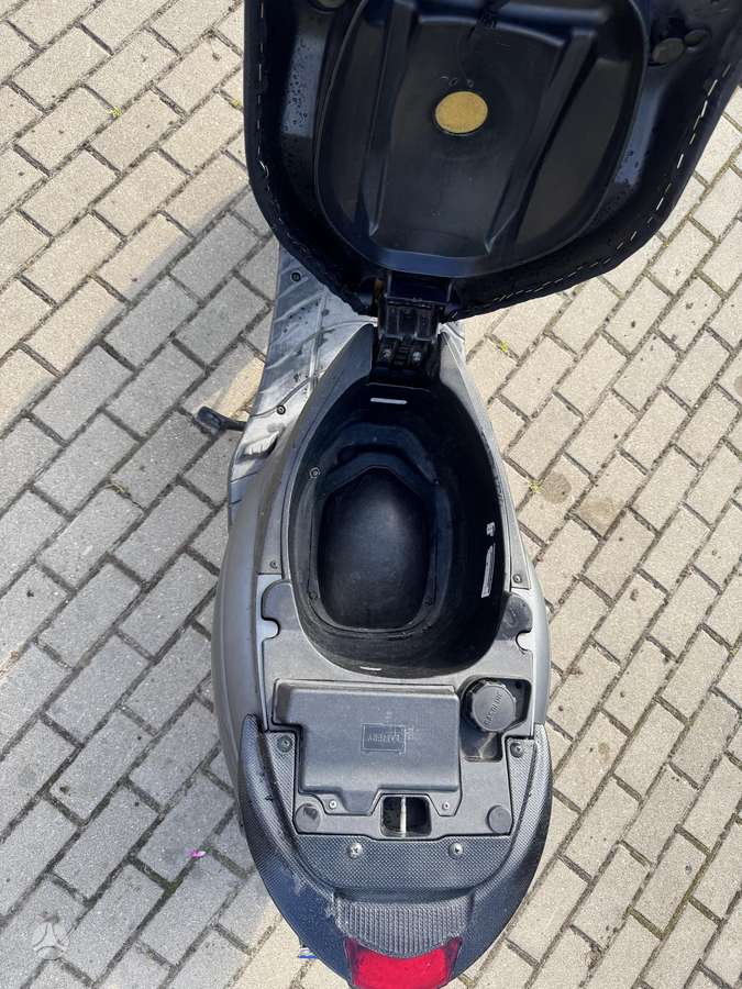Piaggio Zip 49cc, scooters / mopeds