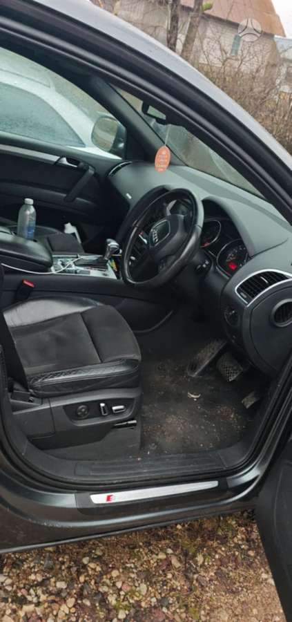 Audi Q7 Dalimis