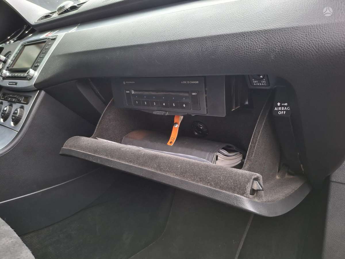 Volkswagen Passat - 12