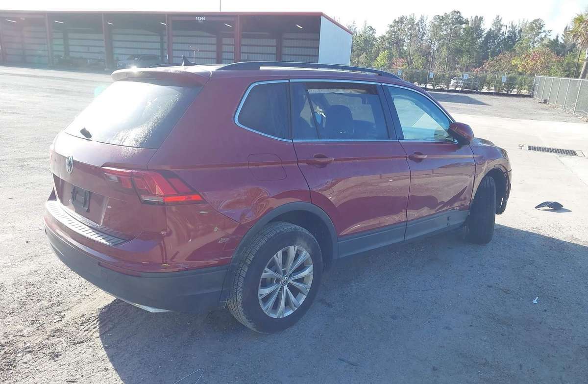 Volkswagen Tiguan - 10