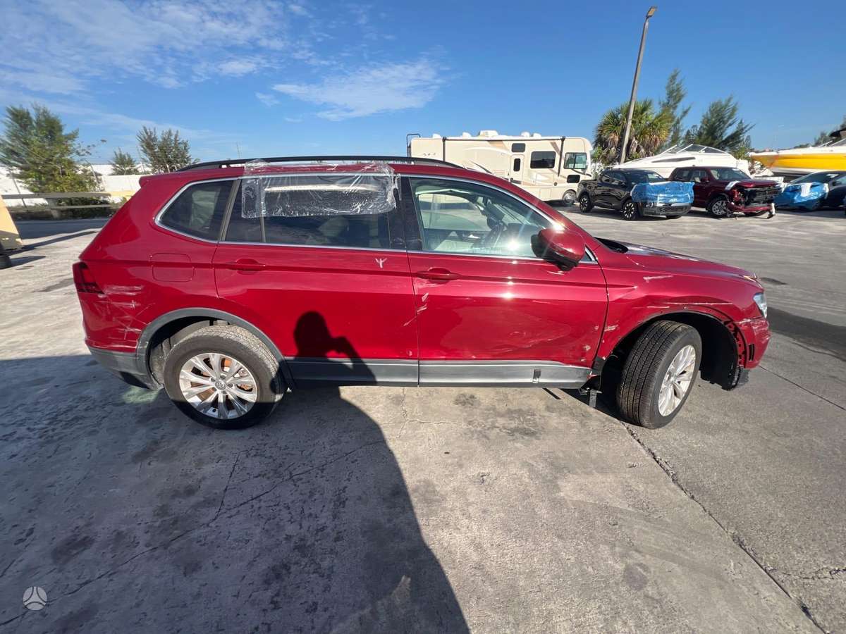 Volkswagen Tiguan - 11