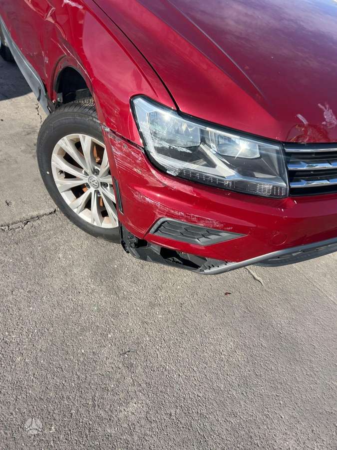 Volkswagen Tiguan - 12