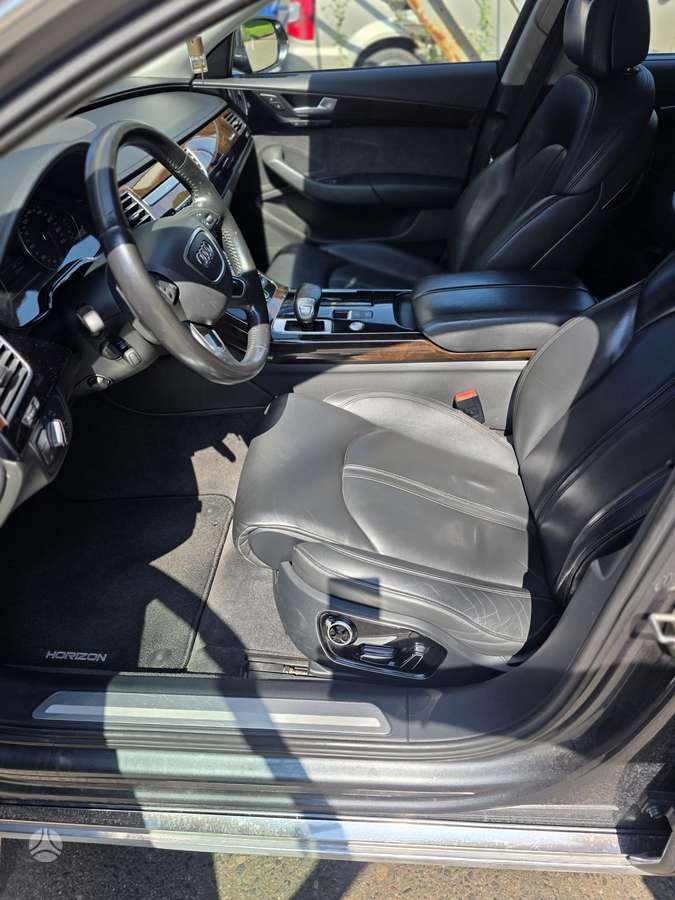 Audi A8, 3.0 l., Седан