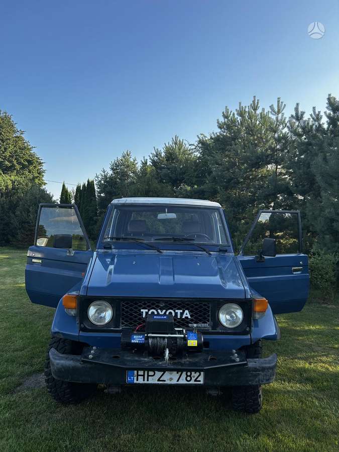 Toyota Land Cruiser - 2