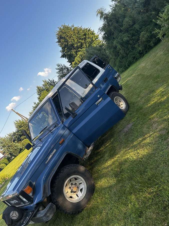 Toyota Land Cruiser - 4