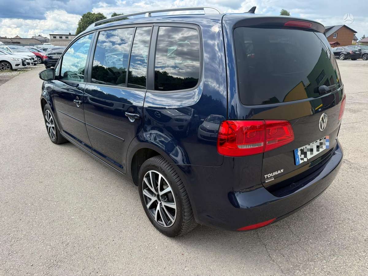 Volkswagen Touran - 4