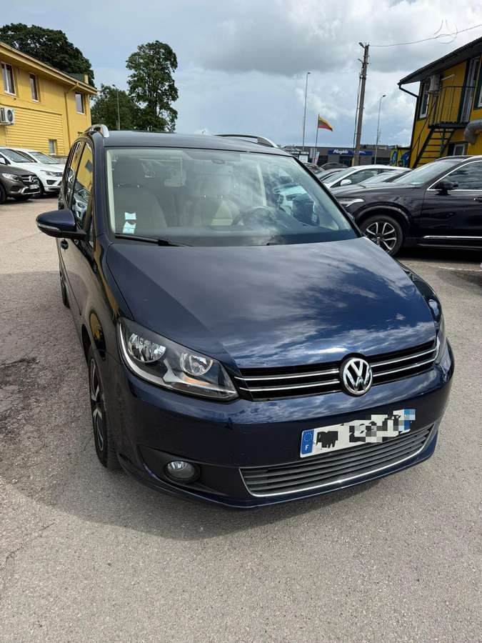 Volkswagen Touran - 1