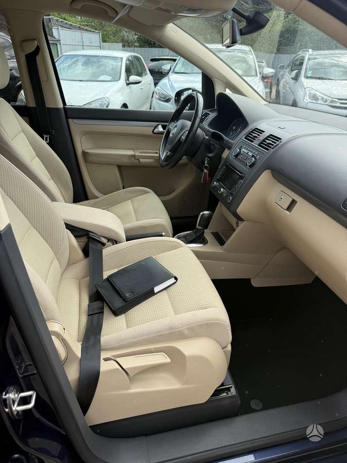 Volkswagen Touran - 8