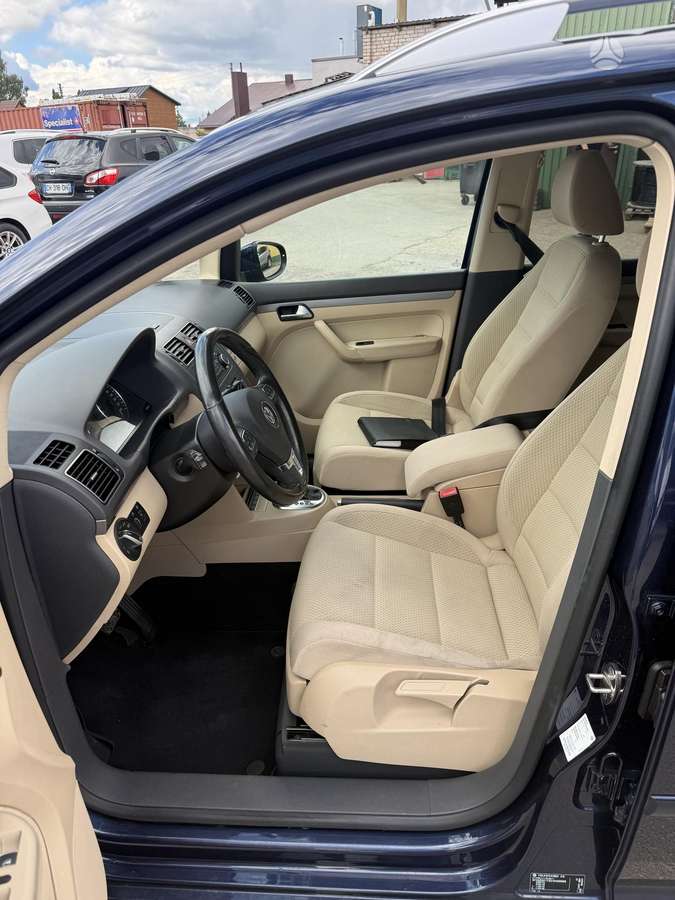 Volkswagen Touran - 9
