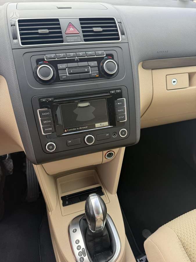 Volkswagen Touran - 10