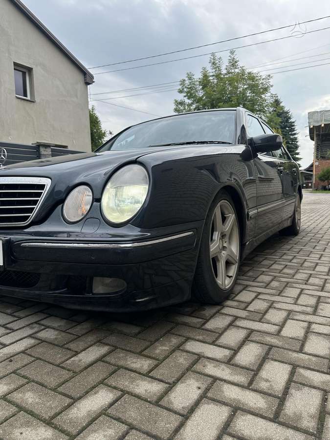 Mercedes-Benz E320, 3.2 l., Седан