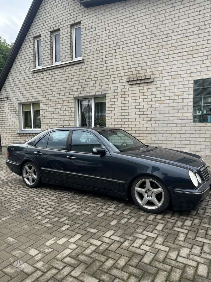 Mercedes-Benz E320, 3.2 l., Седан