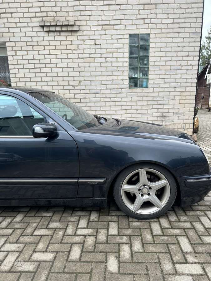 Mercedes-Benz E320, 3.2 l., Седан