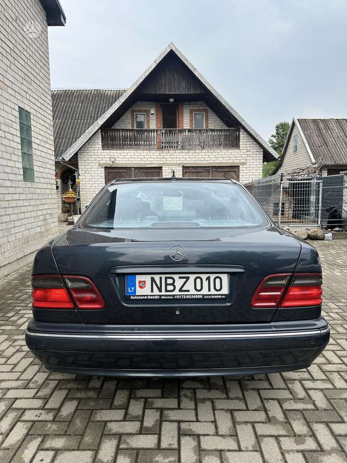 Mercedes-Benz E320, 3.2 l., Седан