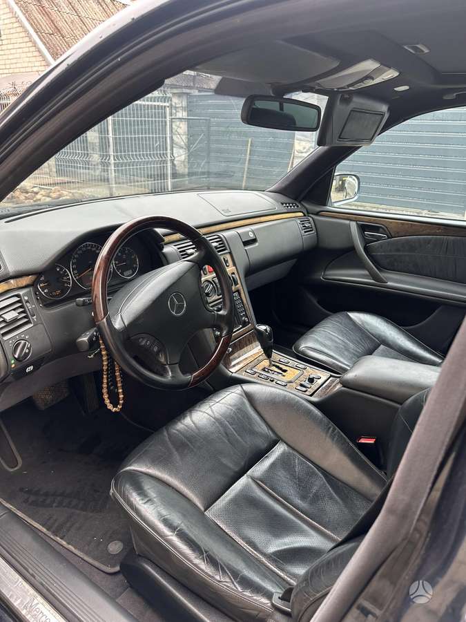 Mercedes-Benz E320, 3.2 l., Седан