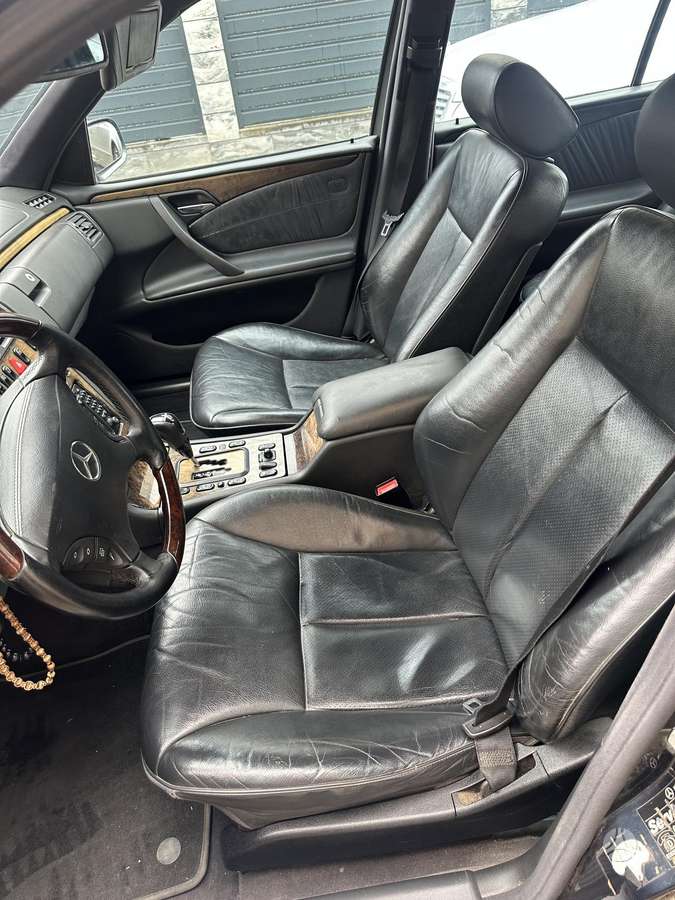 Mercedes-Benz E320, 3.2 l., Седан