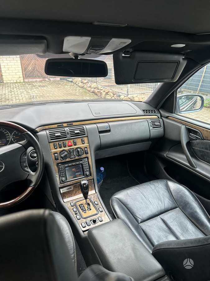 Mercedes-Benz E320, 3.2 l., Седан