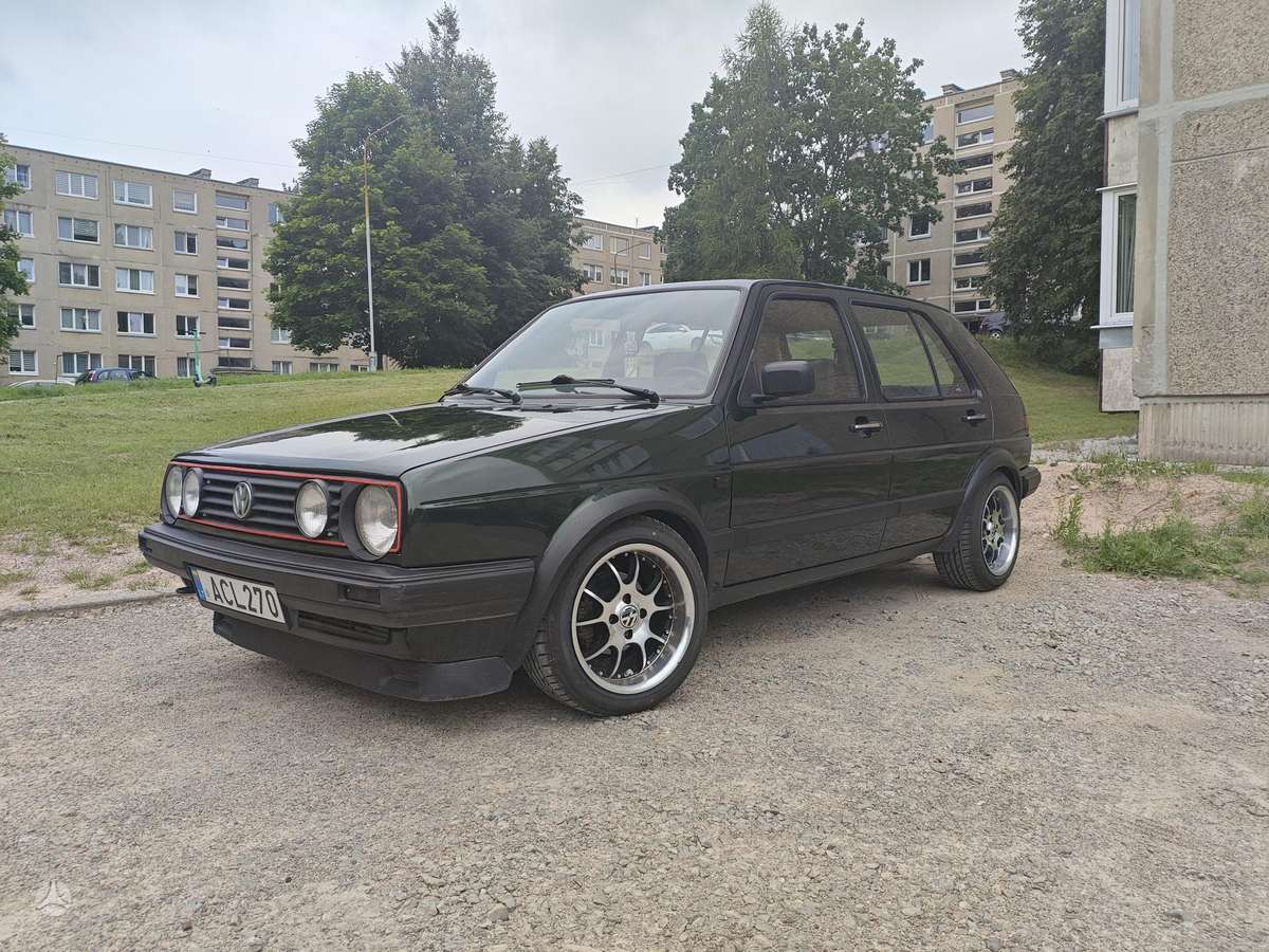 Volkswagen Golf - 2