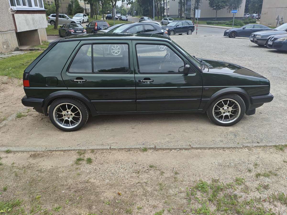 Volkswagen Golf - 6