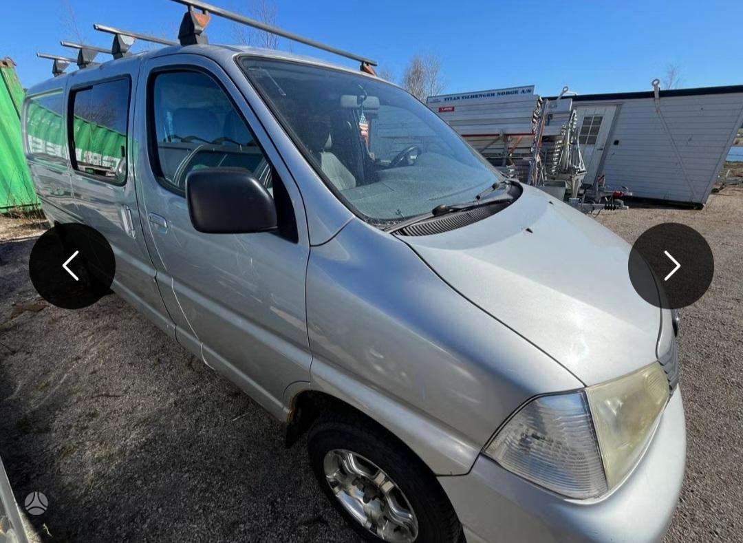Toyota Hiace - 2