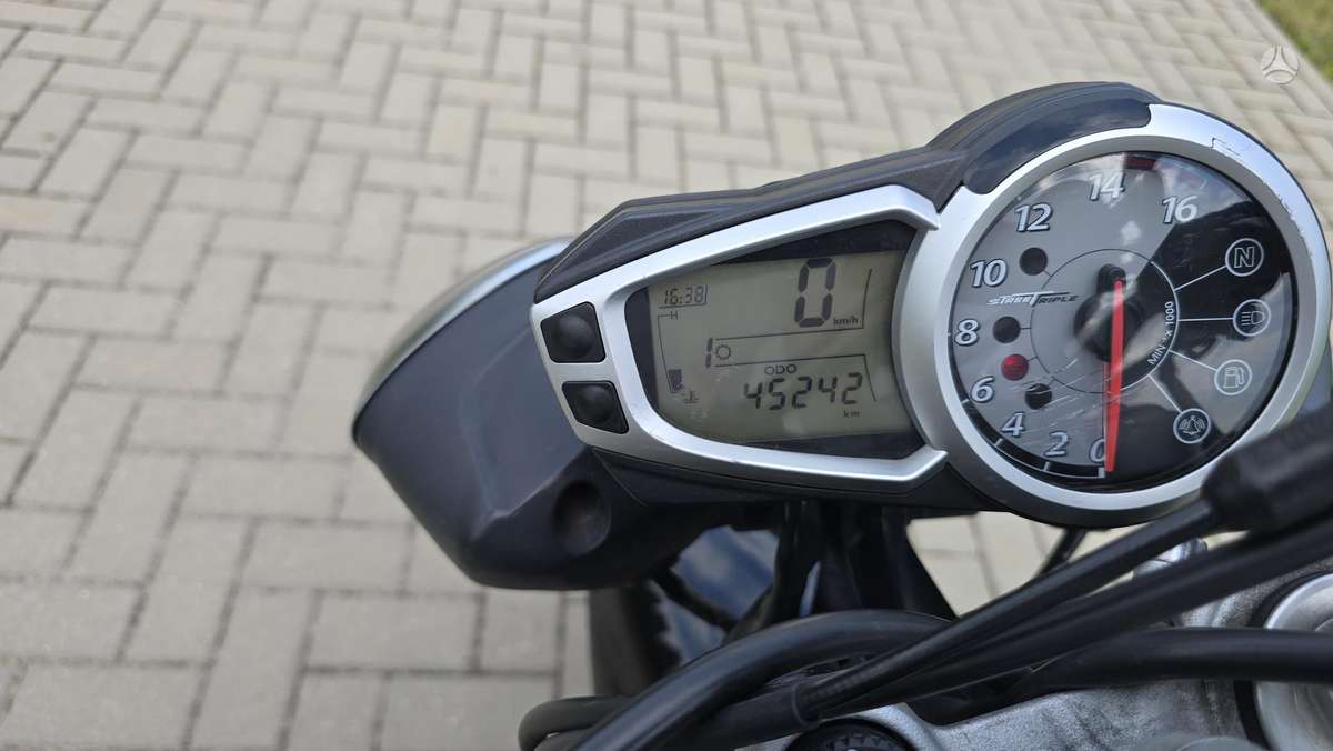 Triumph Street Triple 675cc, street / classic