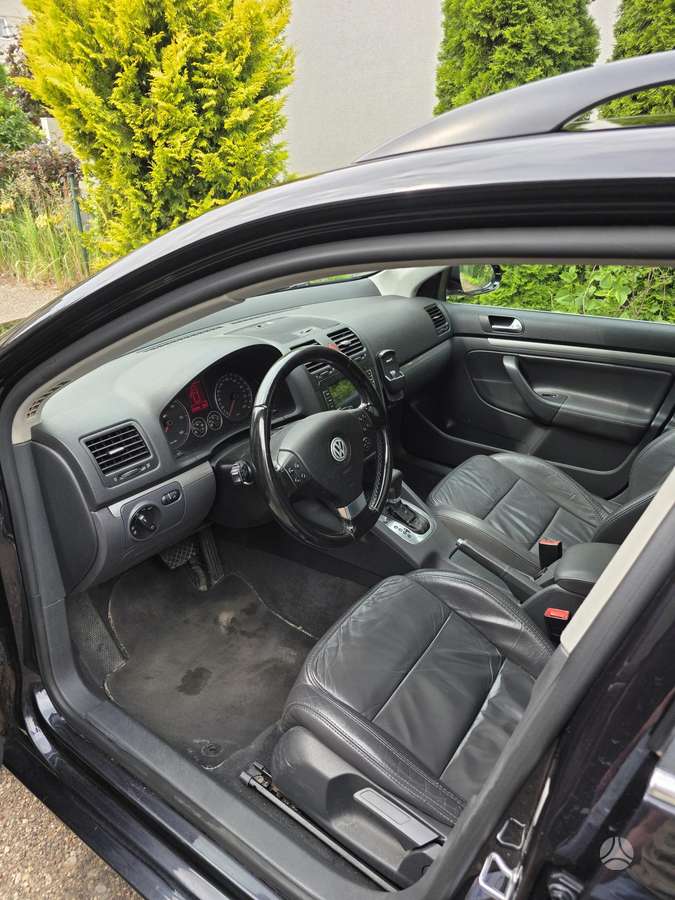 Volkswagen Golf - 8