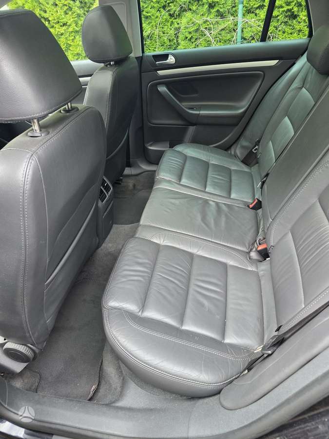 Volkswagen Golf - 10