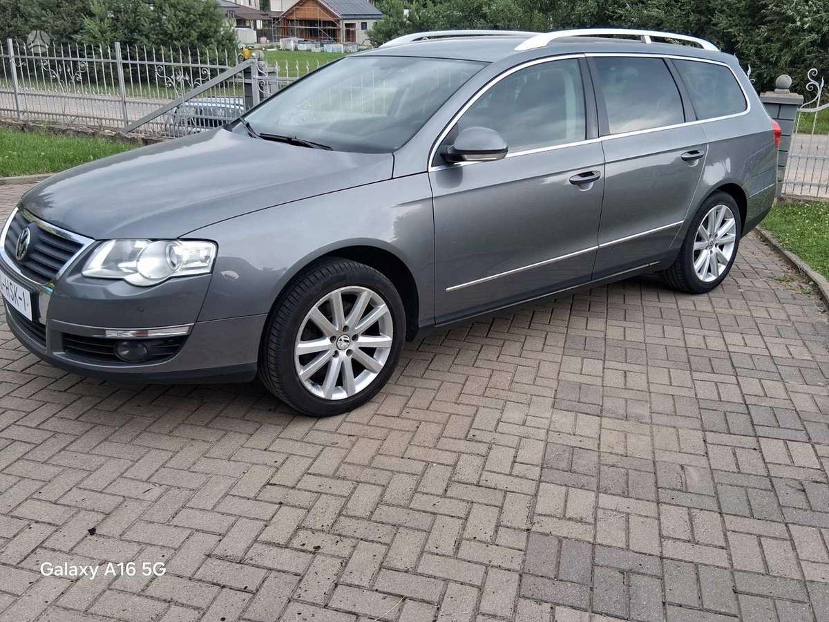 Volkswagen Passat - 1