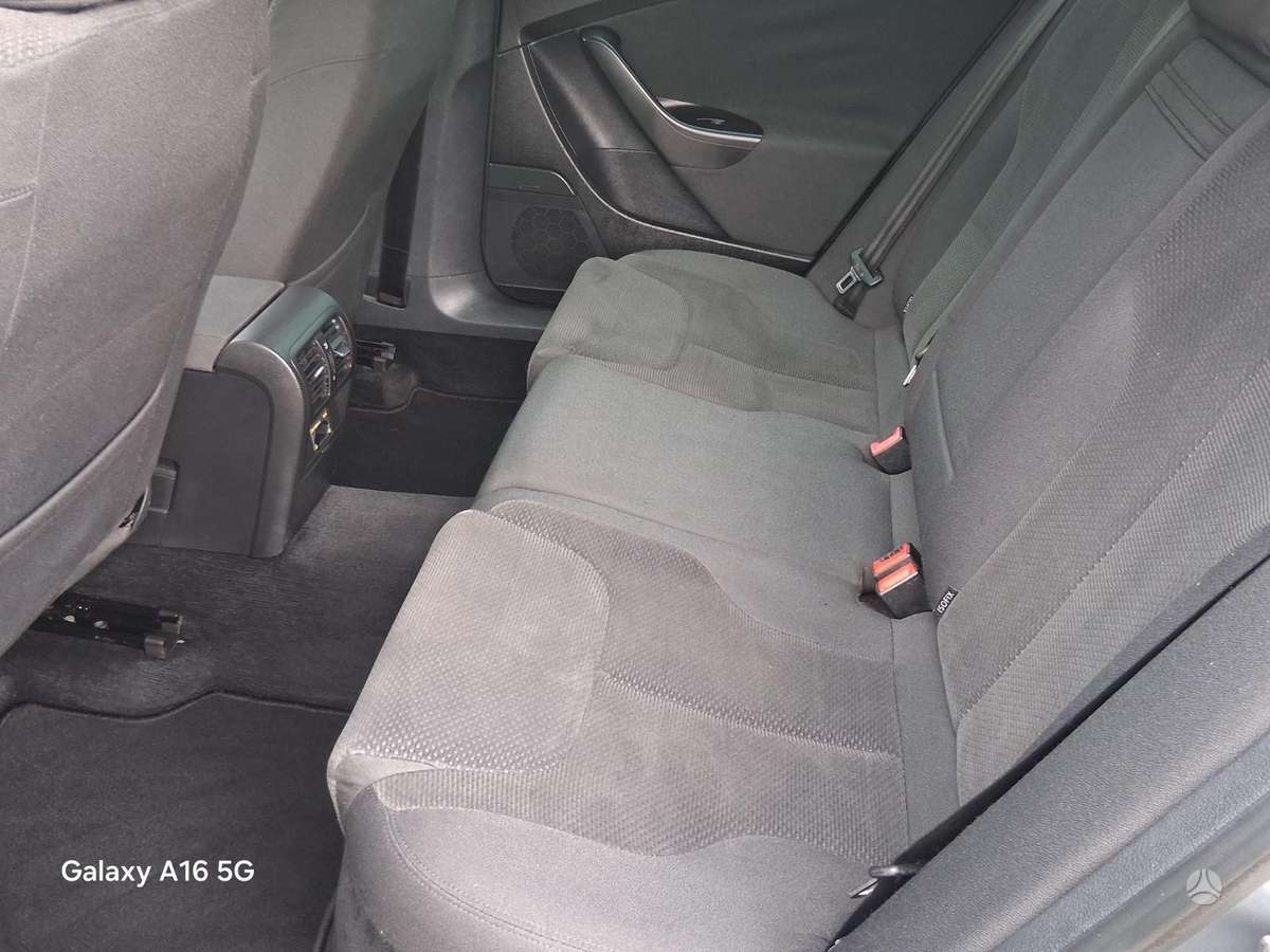 Volkswagen Passat - 10