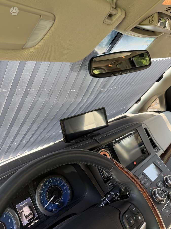 Toyota Sienna - 8