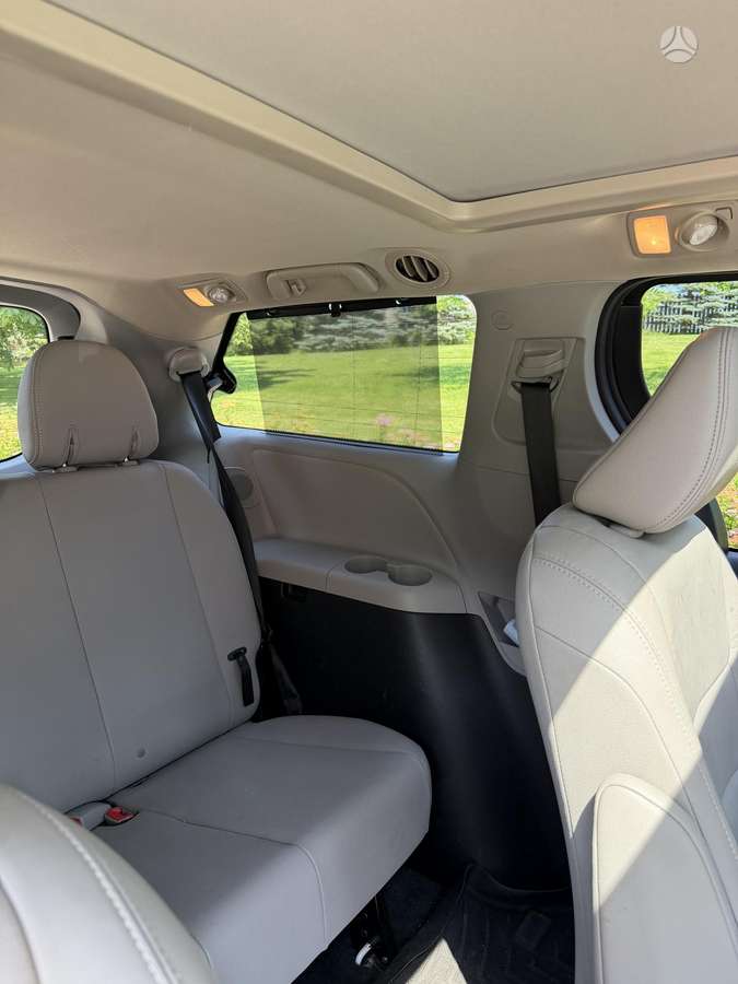 Toyota Sienna - 11