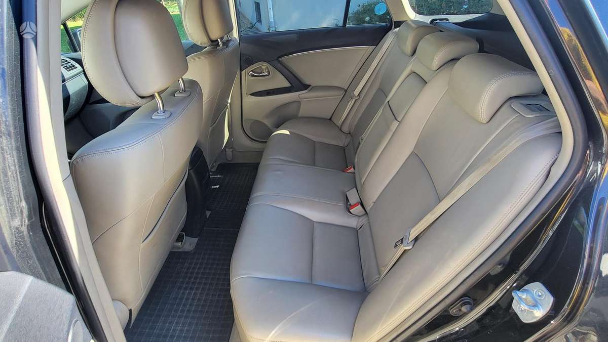 Toyota Avensis - 8