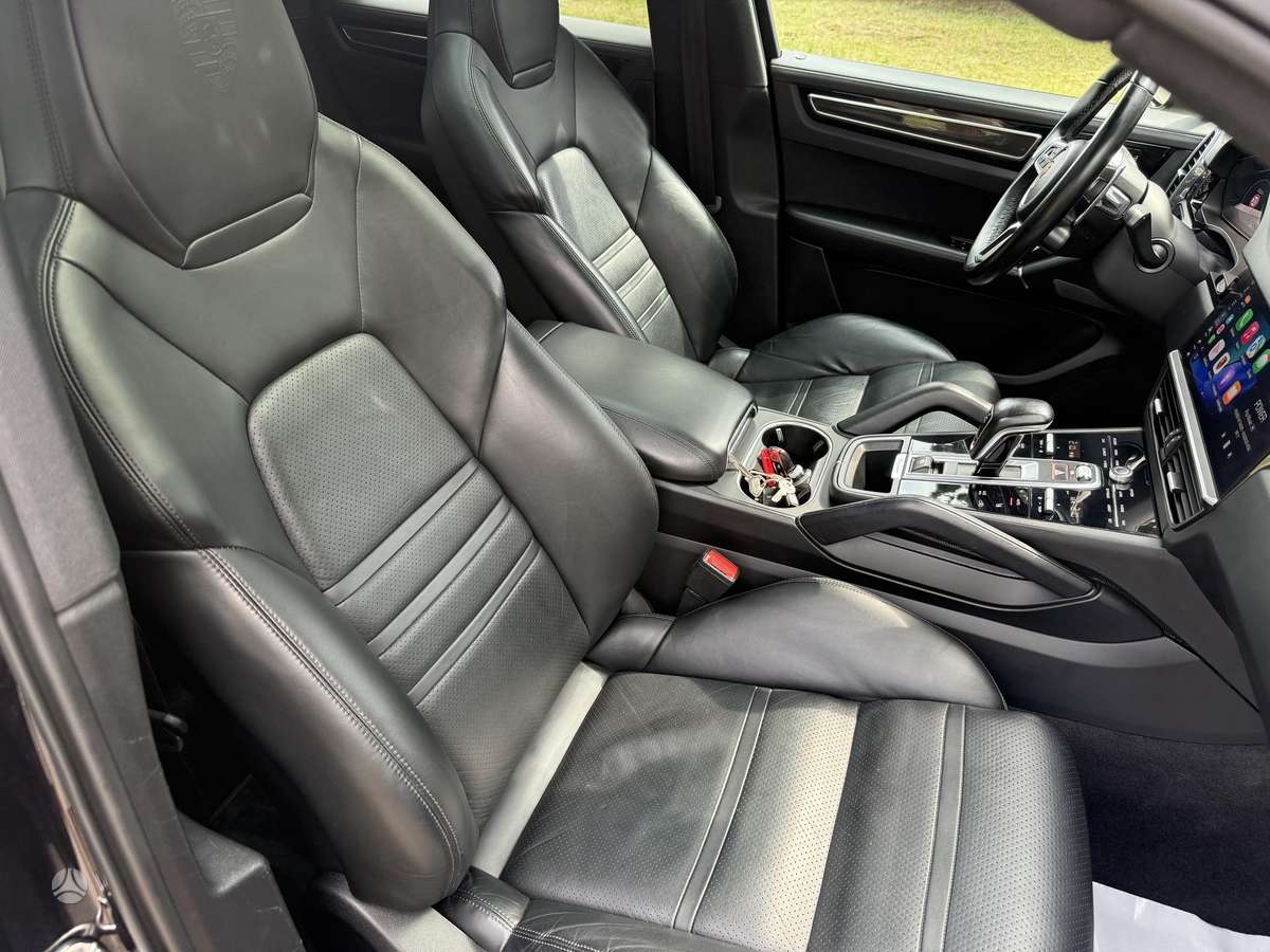Porsche Cayenne Coupe - 12