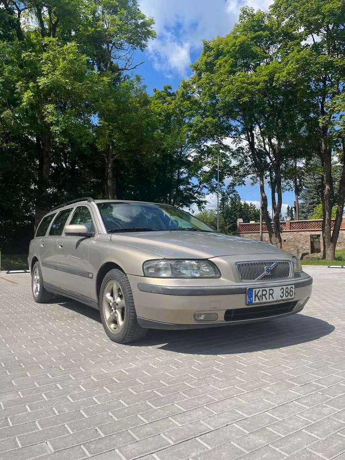 Volvo V70, 2.4 l., wagon